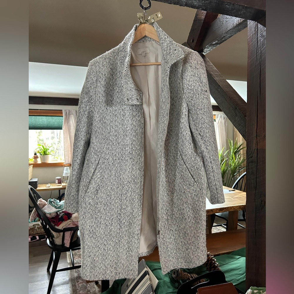LOFT Women's Black and White Herringbone Trench Coat